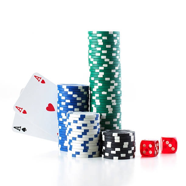 yoyo33 platform interface showing slot games, live dealer tables, and sportsbook markets